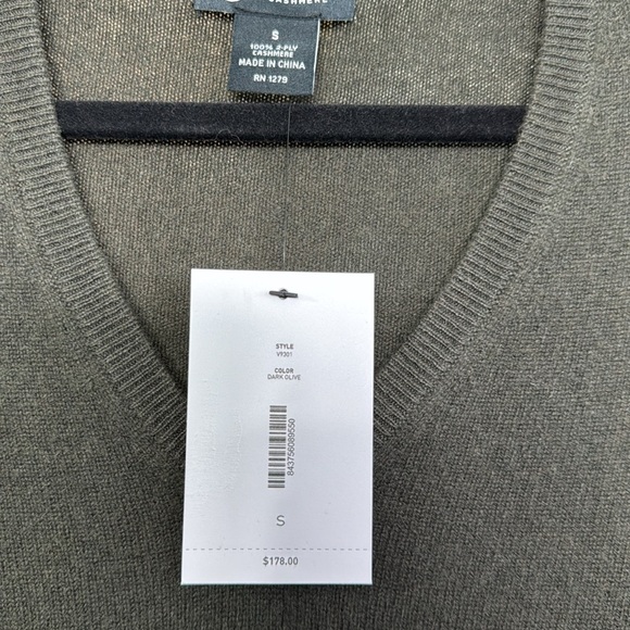 C by Bloomingdale's V-Neck Cashmere Sweater - Exclusive - Picture 3 of 3